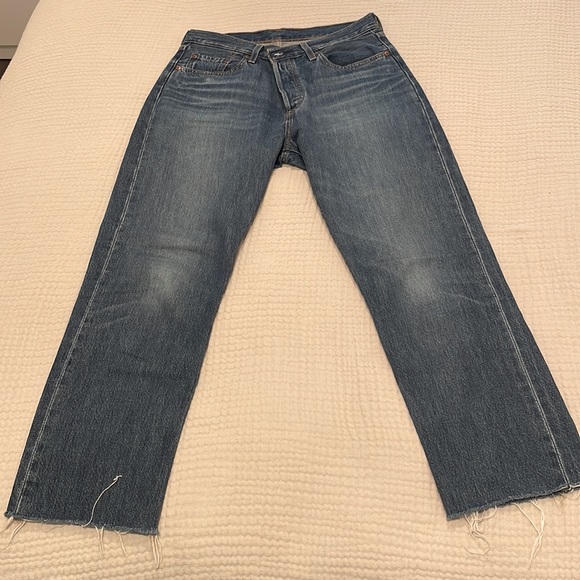 Levi’s 501 women’s button fly jeans. Raw edge hem. 29 Waist. - Picture 4 of 5